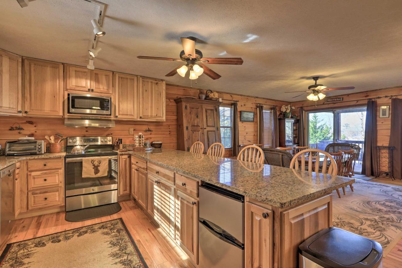 Lakefront Sparta Cottage With Decks And Boat Dock Exterior foto