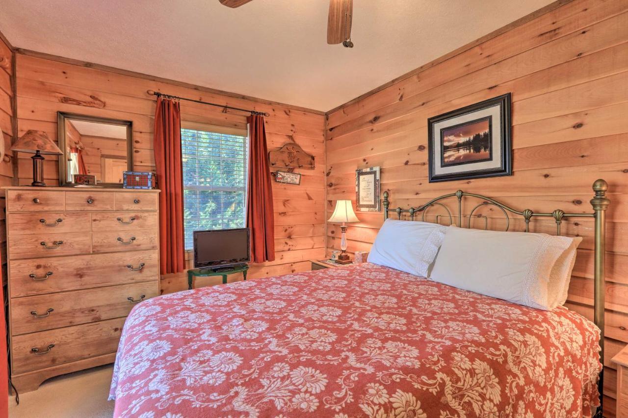 Lakefront Sparta Cottage With Decks And Boat Dock Exterior foto