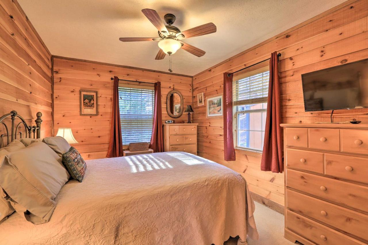 Lakefront Sparta Cottage With Decks And Boat Dock Exterior foto