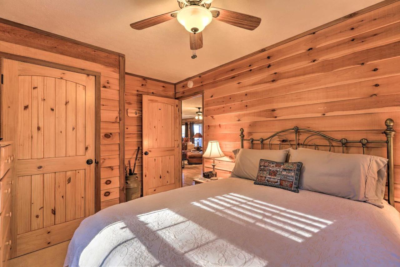 Lakefront Sparta Cottage With Decks And Boat Dock Exterior foto