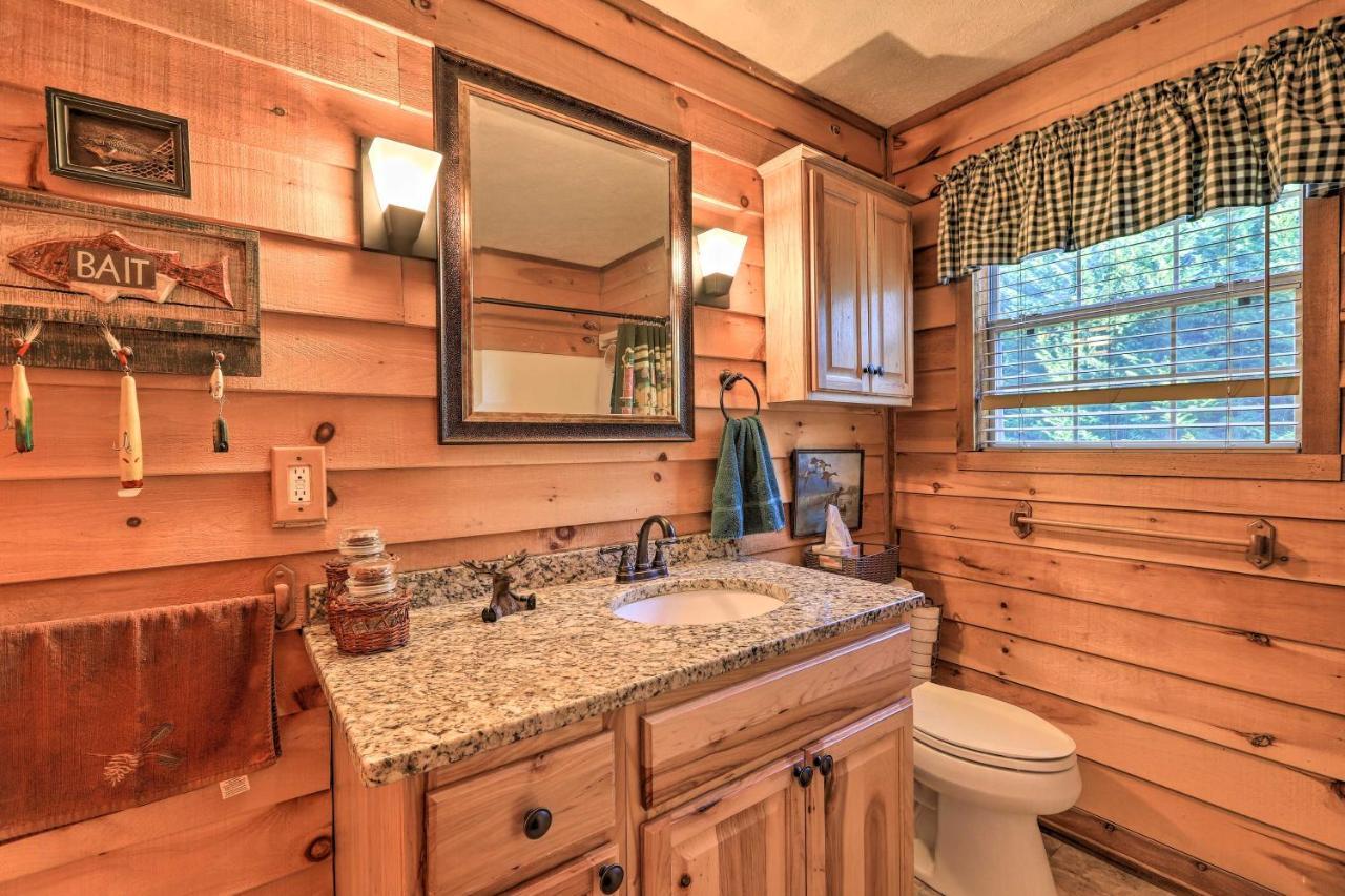 Lakefront Sparta Cottage With Decks And Boat Dock Exterior foto