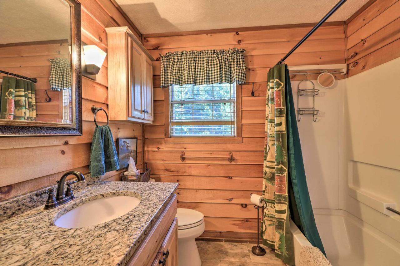 Lakefront Sparta Cottage With Decks And Boat Dock Exterior foto